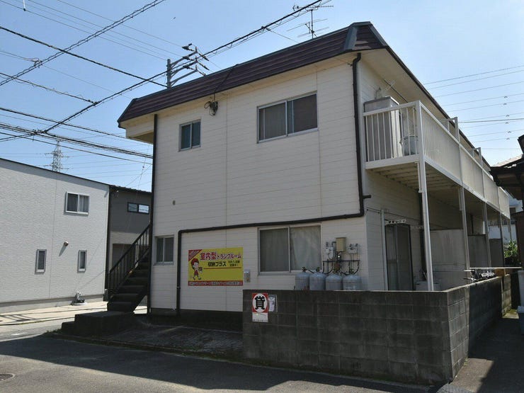 外観を南西側より撮影