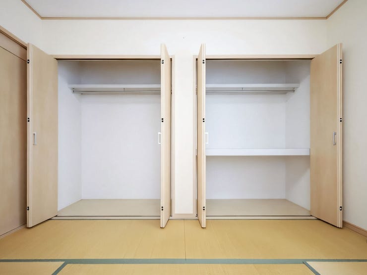 収納が2ヶ所!お洋服や家具など、種類別で収納できるので、使い勝手も◎です♪