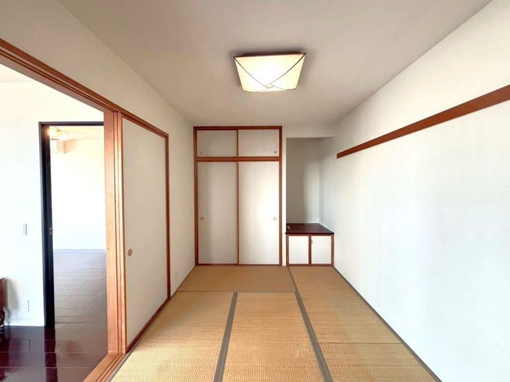 お子様の遊び場や客間としても便利な和室