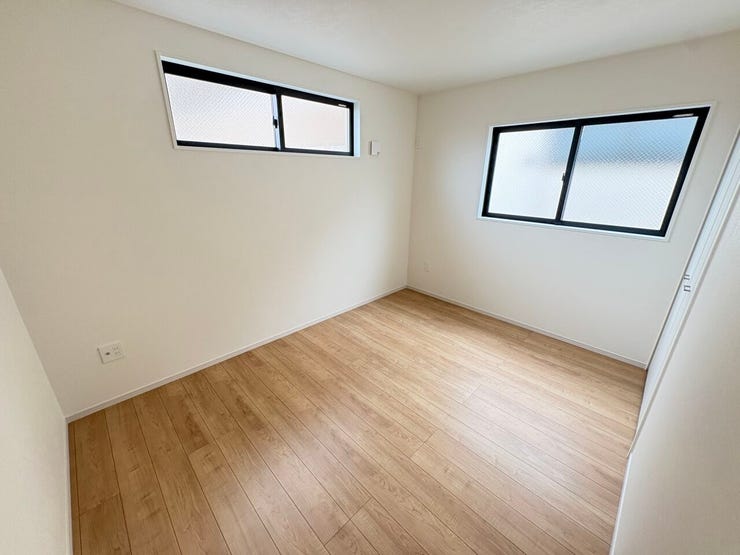 2面採光のお部屋は明るく風通しの良いお部屋です♪
