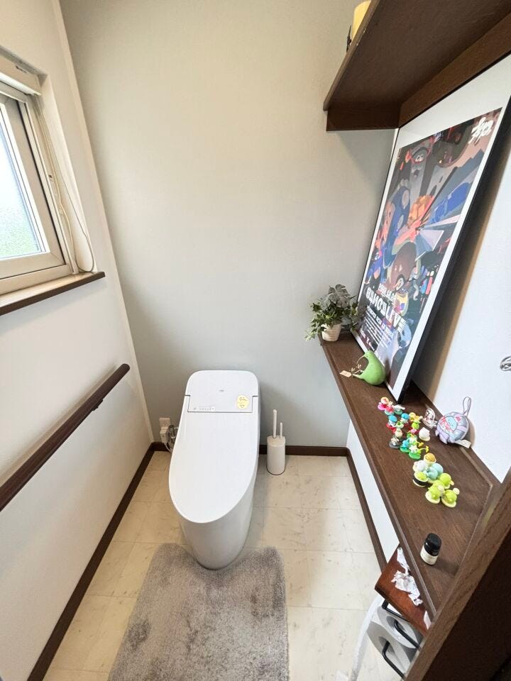 2階トイレ
1階.2階と水廻りが独立しておりますので、お互いの生活リズムを尊重した生活を送れます。