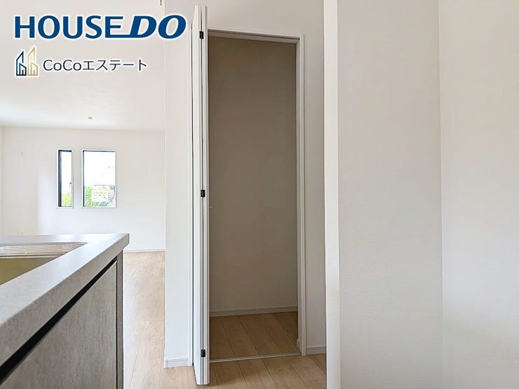 □■収納■□
パントリーです♪
キッチン用品や食品のストックに使用できます。
可動棚付きでしっかり隅々まで収納できるのも嬉しいですね。