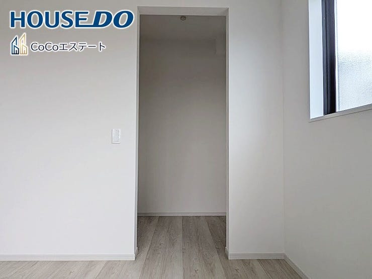 □■収納■□
ウォークインクローゼット♪
普段使いのお洋服や小物はもちろん、シーズンオフのものまでしっかり収納できる頼もしいスペースです。