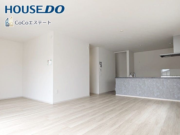 □■リビング■□
22.5帖LDK♪
ご家族が集まる中心となる開放的なリビング♪
大きなテレビを置いたり、家具選びにこだわったりと楽しみが広がりますね。