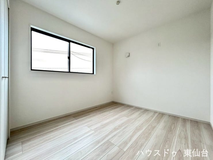 書斎や趣味部屋にも使えるコンパクトな一部屋。