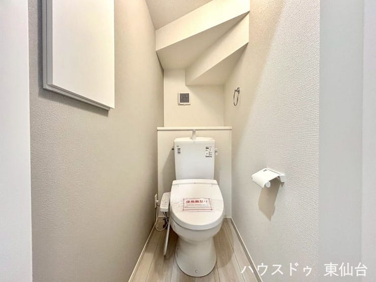 トイレはシンプルなデザインでお掃除もしやすそうです♪