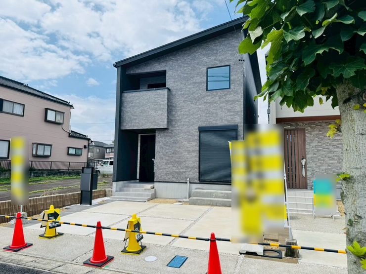 【床暖房LDK+主寝室に標準装備】駐車並列2台可能!パントリー・土間収納付!幅員の広い前面道路!