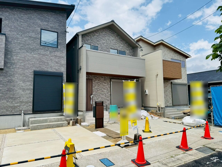 【床暖房LDK+主寝室に標準装備】駐車並列2台可能!パントリー・土間収納付!幅員の広い前面道路!