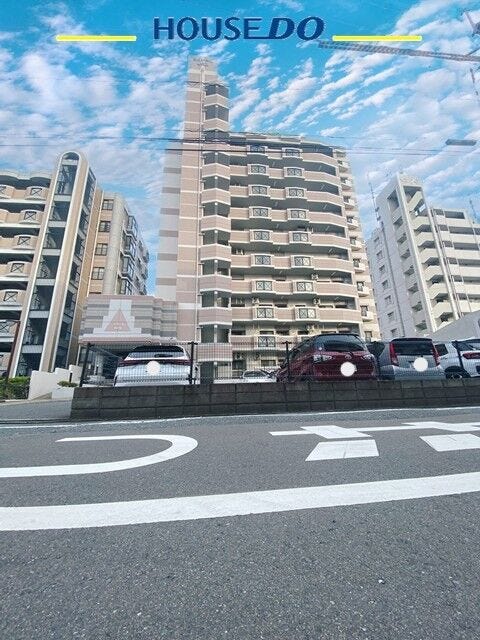 ◆南向き&全室収納♪
明るさを確保しやすい南向きに加え、各居室に収納を備えた間取り。
ファミリー層にも検討してもらいやすい住環境です。