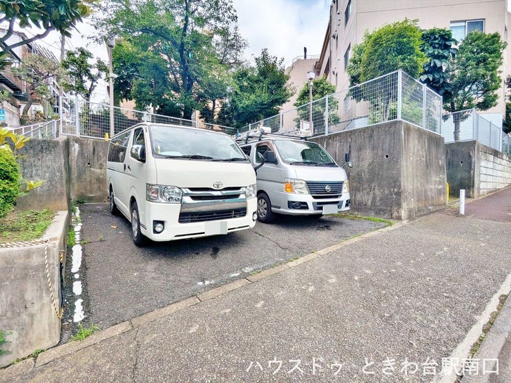 敷地内には来客者用駐車場を完備。家に友人や親せきを招く際に重宝します。