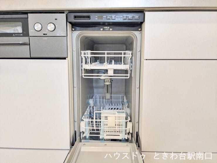 手間を省ける食器洗い乾燥機を完備しています。家事の時短につながり、食後の家族団らんの時間をより大切に過ごすことが可能です。