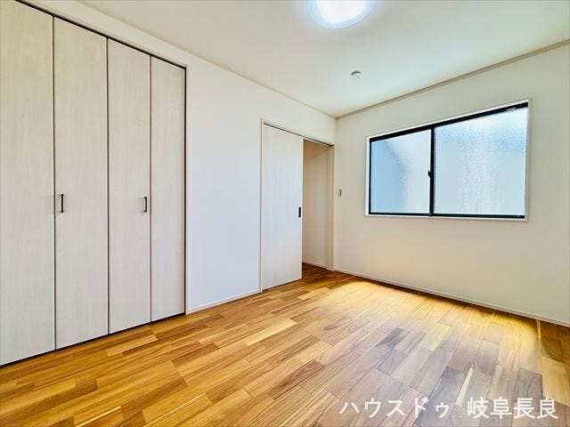 ≪6帖≫ゆとりある6帖の洋室は、居住性と使い勝手を兼ね備えた、毎日の暮らしを支える快適な一室です。