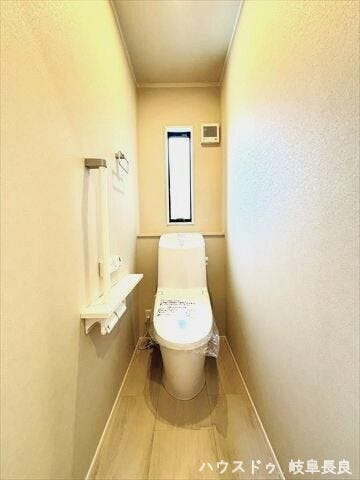 ≪2F≫落ち着いた雰囲気のトイレは、お手入れもしやすく、清潔な空間を保ちやすい設計となっています。