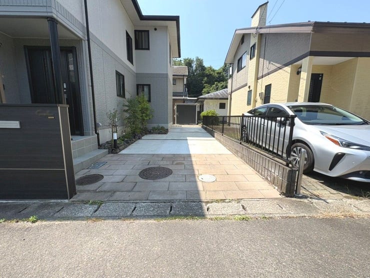 駐車2台可能なカースペースを完備しております。