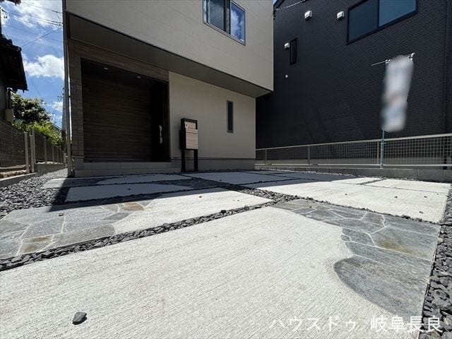 並列3台駐車可能です◎車を入れ替える手間が省けるため、スムーズに出し入れすることができます。