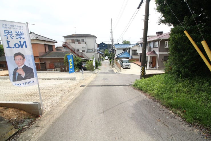 *北側前面道路*
子育て環境にはぴったりな落ち着いた雰囲気の閑静な住宅地。
(CG加工の為、現況と異なります。)