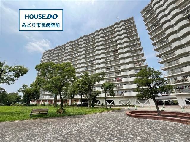 【外観】
15階建て6階角部屋にあたります。
マンション敷地内が広々としています!
地下鉄桜通線/野並駅 徒歩約4分とアクセス良好です◎