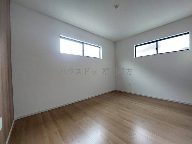 採光が良く明るい洋室ではそれぞれが快適で過ごしやすい
空間