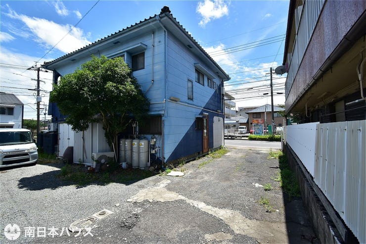 【外観】建物裏にある駐車場です!