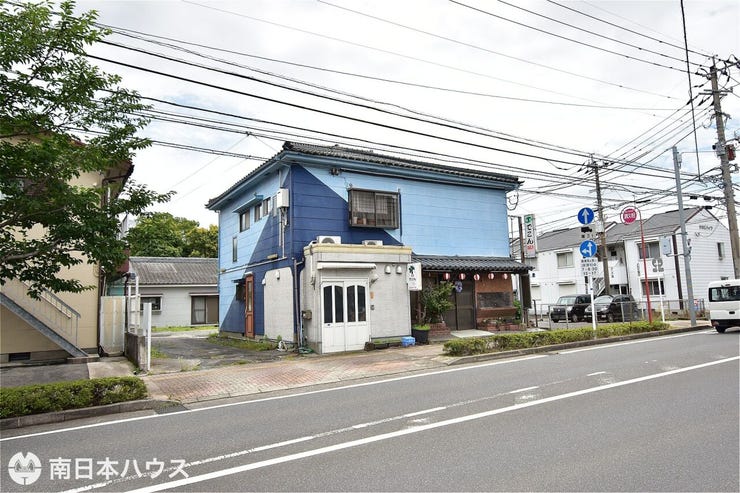 【外観】令和8年7月3日 撮影
南西向きで日当たり良好な敷地です♪大通り沿いで看板効果あり!