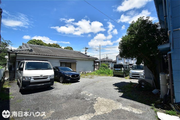 【外観】建物裏にある駐車場です!