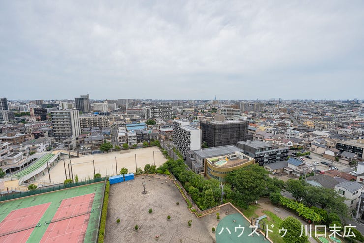 視界を遮るもののない開放的な眺望。日々の喧騒から離れ、広がる景色を眺めながらリフレッシュできる、特別な時間を提供するロケーションです。