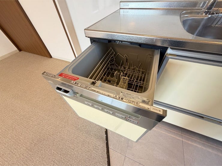 後片付けも楽々な食洗器付きです。