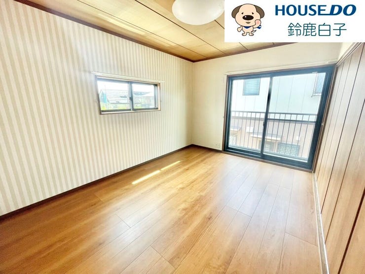 同じお部屋です。壁一面に収納できるのでお部屋を広く使えて嬉しいです