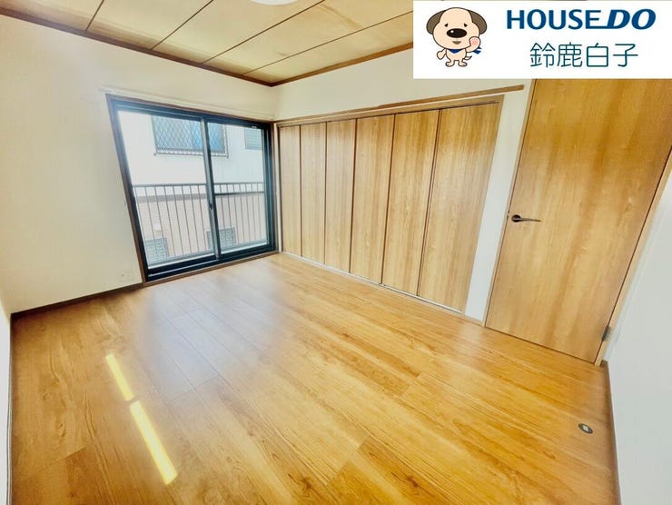 同じお部屋です。壁一面に収納できるのでお部屋を広く使えて嬉しいです
