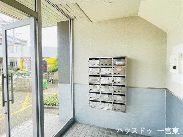 住戸ごとに設置された郵便ポストで、郵便物の受け取りが簡単・安全。