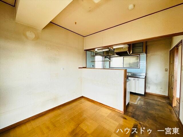 毎日の食卓を心地よく彩る、ゆとりあるダイニングです。