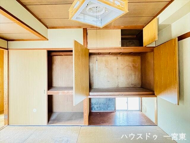 【6帖北和室】床の間付きの収納完備。広いスペースなので有効活用ができますね。