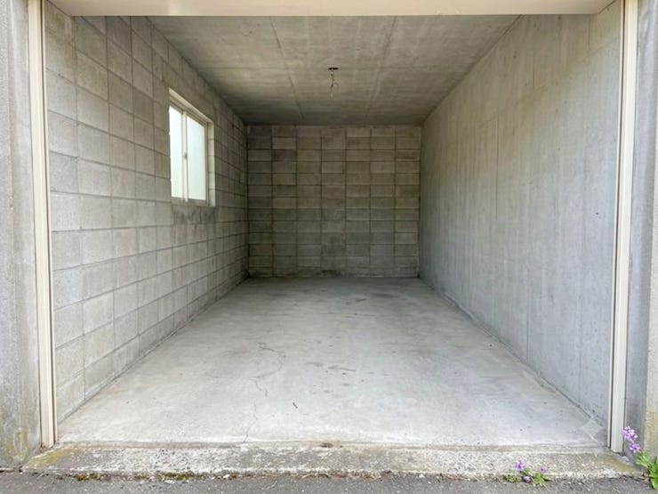 現在居住中のため家具家電をAI写真加工で一部削除しております。現状と異なる部分があります。ご了承ください。
