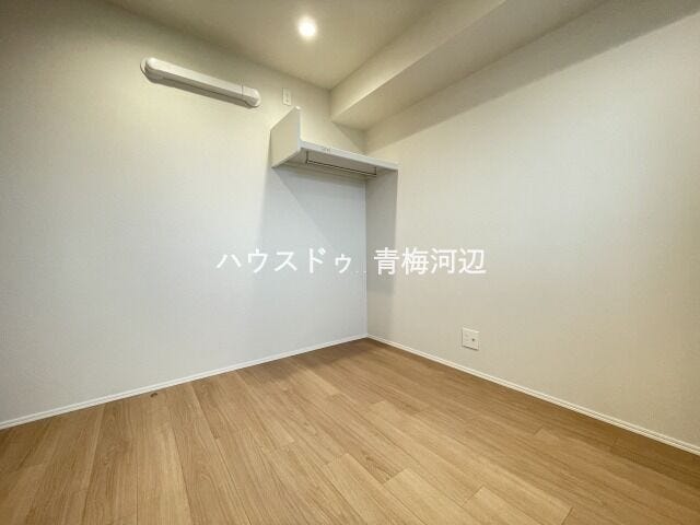 4.2帖洋室:暗くなりがちな北側のお部屋ですが窓もあるので1日中安定した採光を期待できそうです。