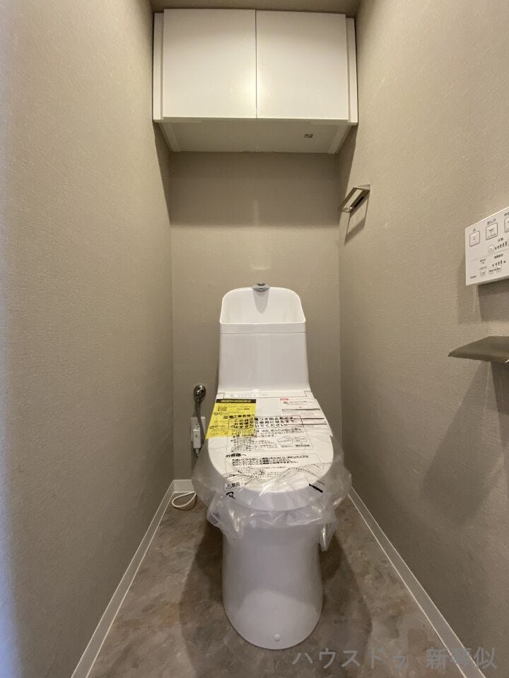 吊戸収納付トイレ