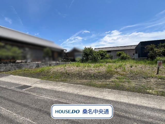 小学校まで徒歩11分、近鉄名古屋線川越富洲原駅まで徒歩6分で通勤通学しやすく安心ですね。(2026年7月3日撮影)