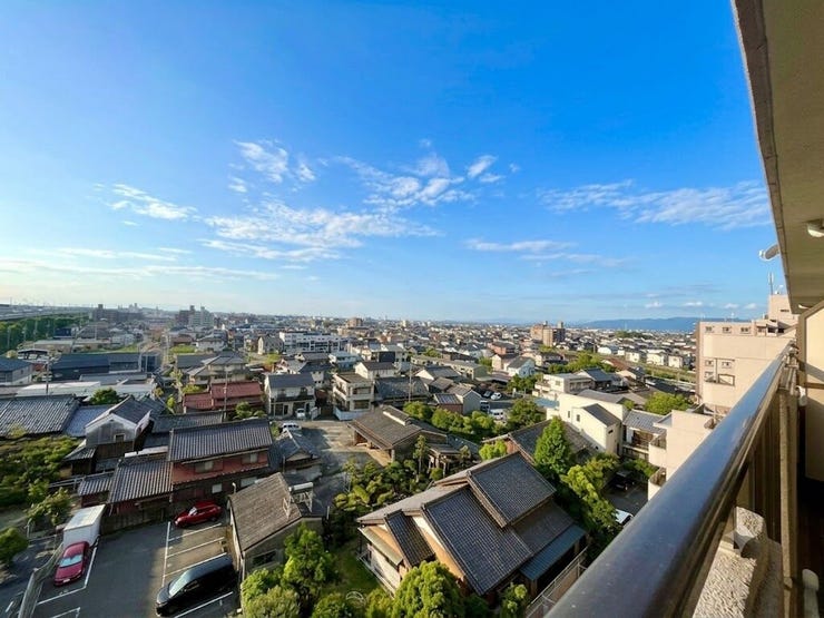 ◆バルコニーからの眺望。8階部分なので陽当たり・眺望・通風良好◎
※画像はAI加工により画像編集しております。