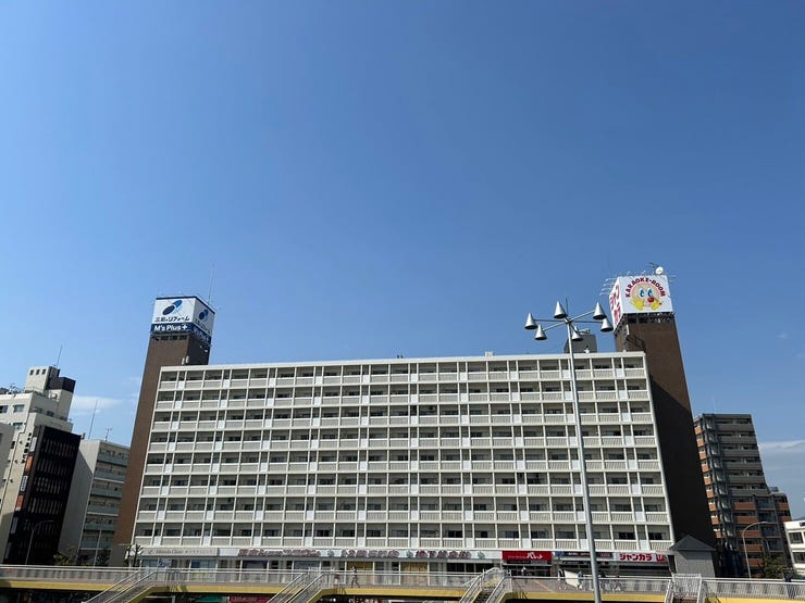 【外観】
近隣にスーパーや、大型ショッピングセンター・病院もあり生活至便です。