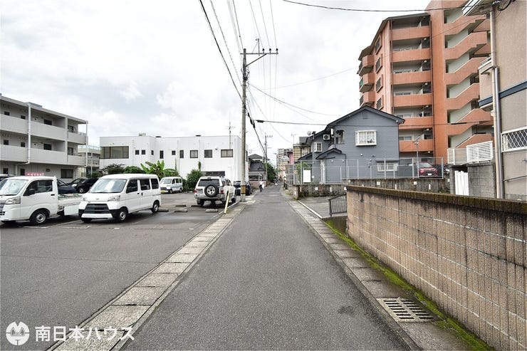 【前面道路】南東向きの前面道路幅は約4mです!交通量の少ない道路です♪