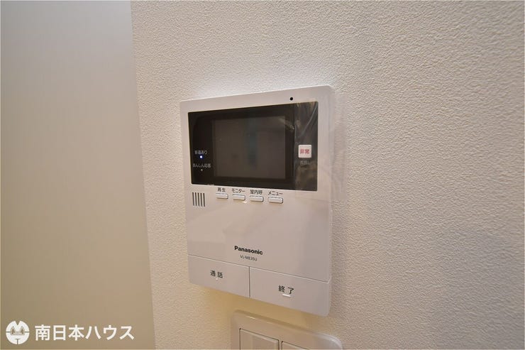 紫原５丁目 新築戸建 【モニター付きインターホン】玄関周りを確認でき、留守のときなども訪問者を確認できるので防犯面で安心！