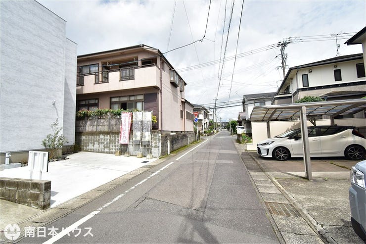 紫原５丁目 新築戸建 【前面道路】北東向きの前面道路幅は約6ｍです！交通量の少ない道路です♪