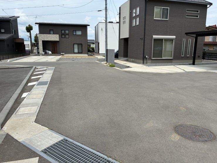 前面道路(南から北)