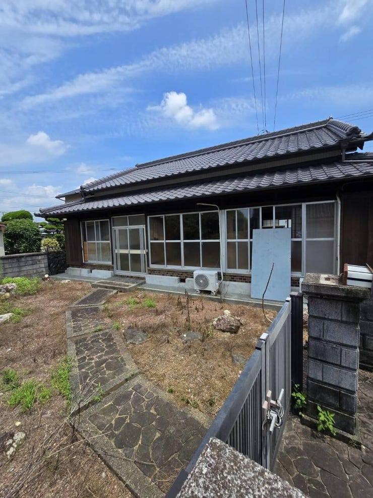 【外観】
●10DKと部屋数豊富な中古戸建♪
●南側にお庭付きです◎
●リフォームにもおススメ!
●介良小学校区