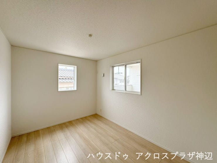 【洋室6.5帖】ベッドやデスクだけでなく、お気に入りのチェストを置いても窮屈になりません。