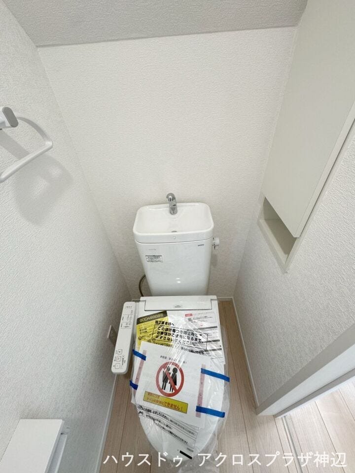 【1Fトイレ】トイレは1階・2階の2箇所に完備。忙しい朝の混雑をスマートに解消します。