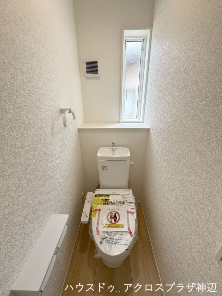 【2Fトイレ】1Fと2Fにそれぞれトイレがあることで家族全員がゆとりをもってスムーズに身支度を整えられます。