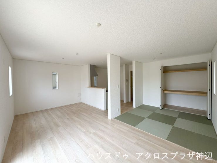 【LDK15帖+タタミコーナー4.5帖】段差のないフラット仕様。LDKとの一体感がより強調され、小さいお子様の転倒リスクも少なく安心です。