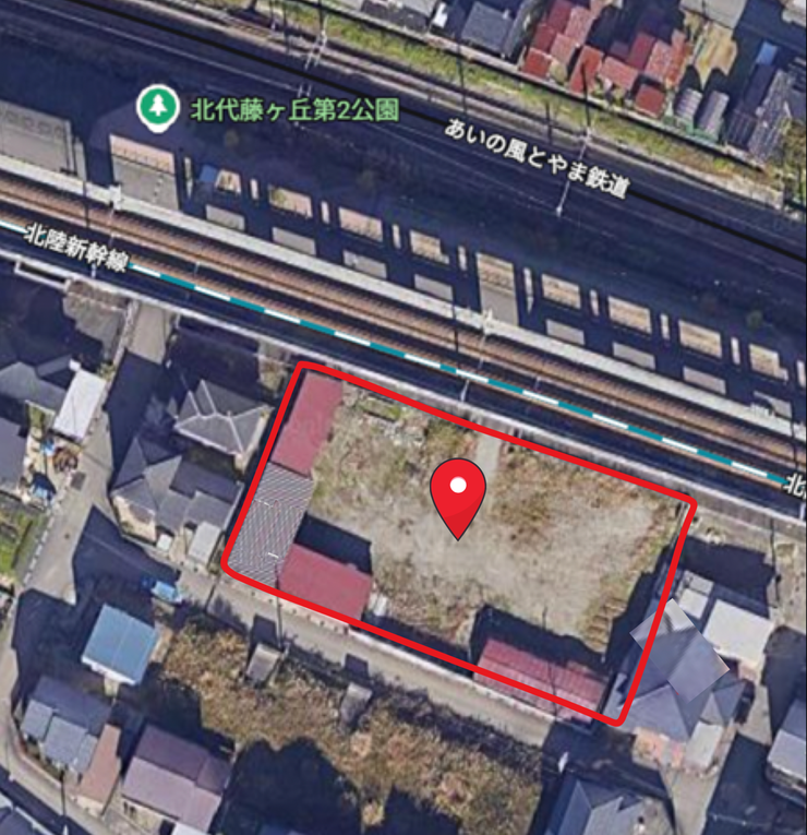 【外観】
約476坪のゆとりある広大な敷地。住宅用地はもちろん、事業用地や資材置場など、さまざまな用途をご検討いただけます。広さを活かした自由な土地活用が可能です。