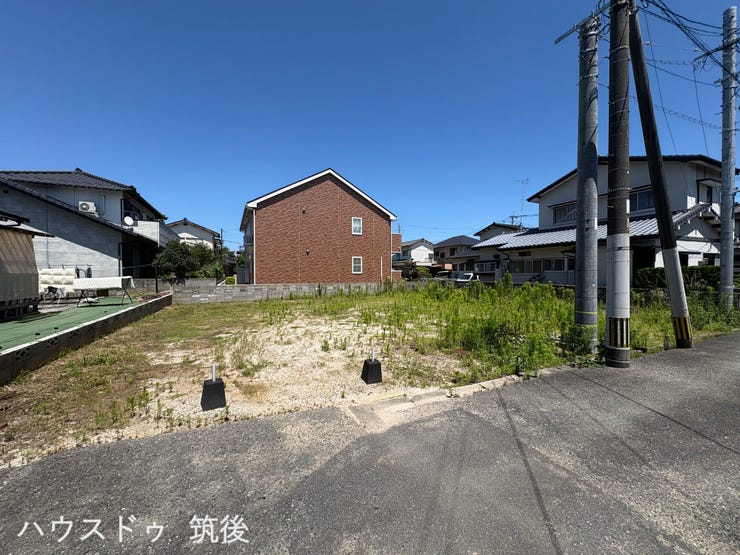 【外観】
約80坪のゆとりある敷地で自由な住まいづくり。建築条件なし×落ち着いた住環境の売土地。