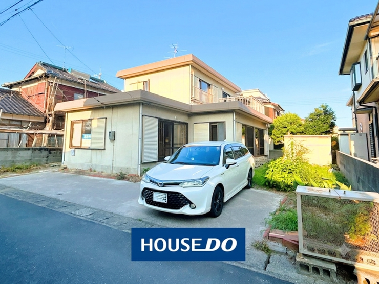【外観】
敷地内にゆったり車を停められるスペースがあります!毎日の通勤や、お買い物帰りの荷物の出し入れもスムーズです。